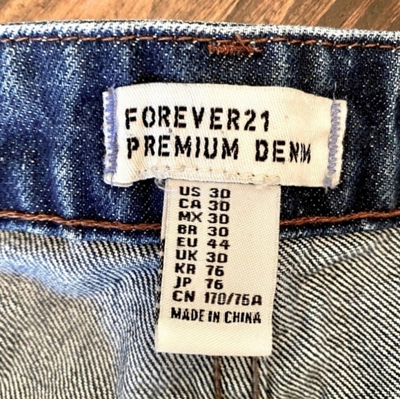 FOREVER 21 Womens Size 10 Distressed Jeans - Picture 2 of 6